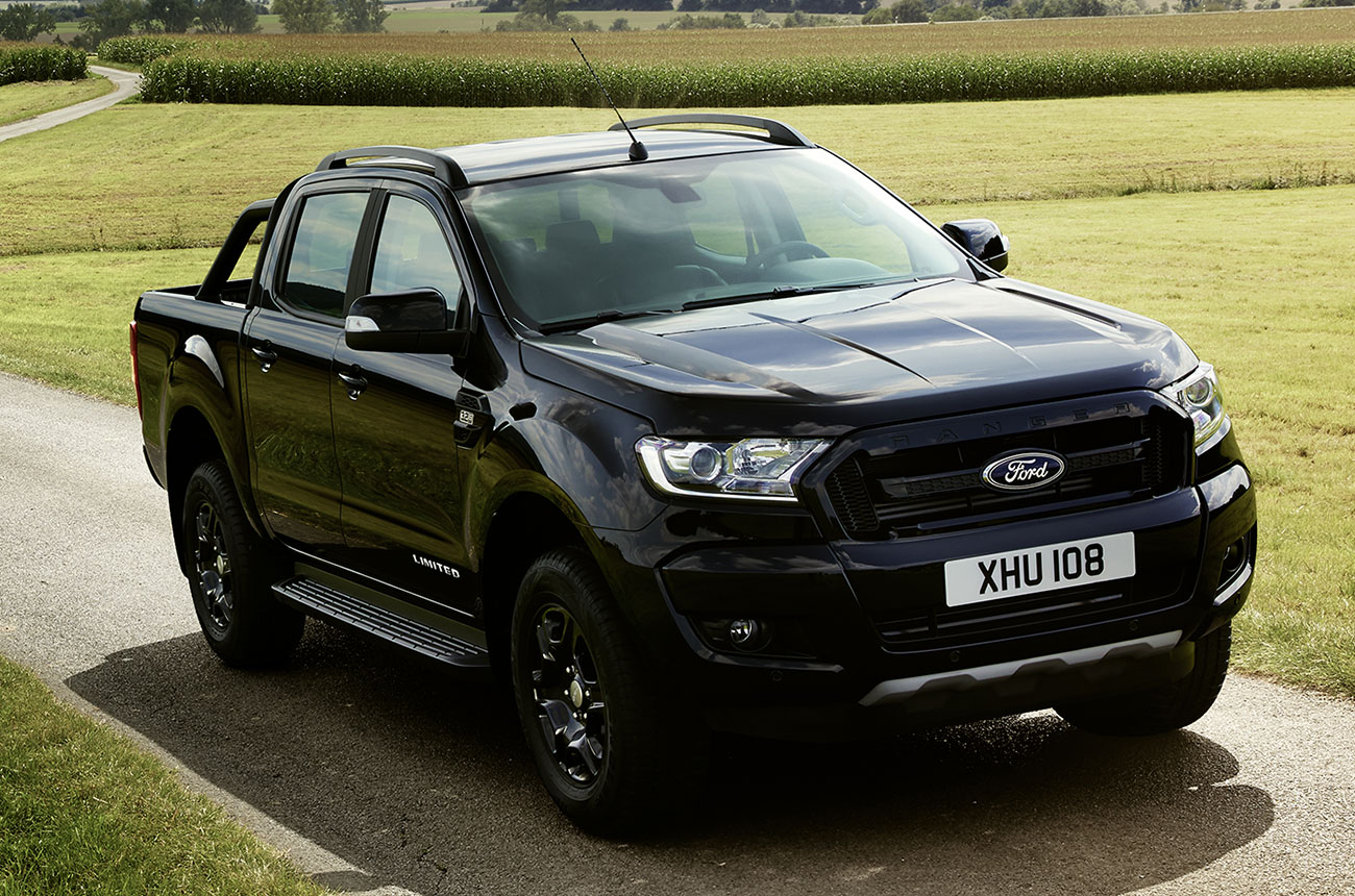 Ford Ranger Black Edition Y Su Version Oscura Conduciendo Com